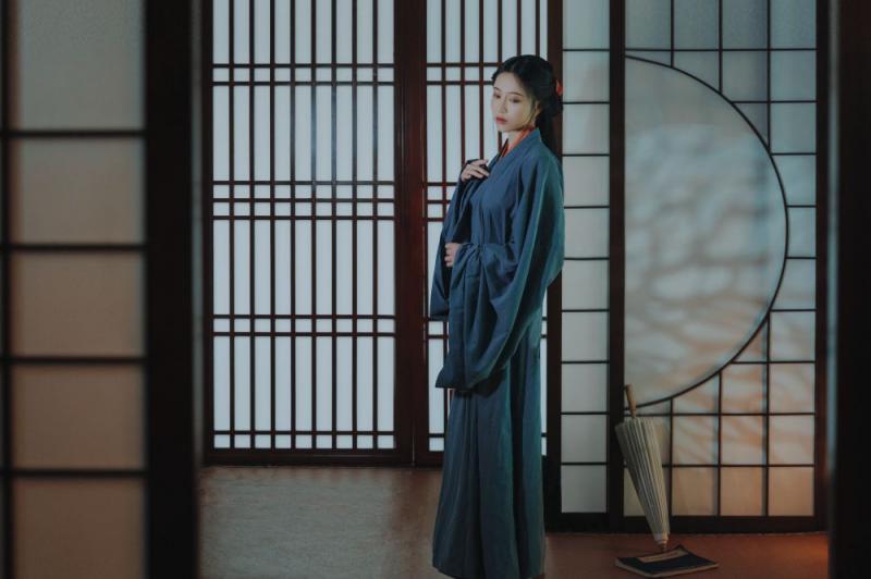 朴素的古装美女