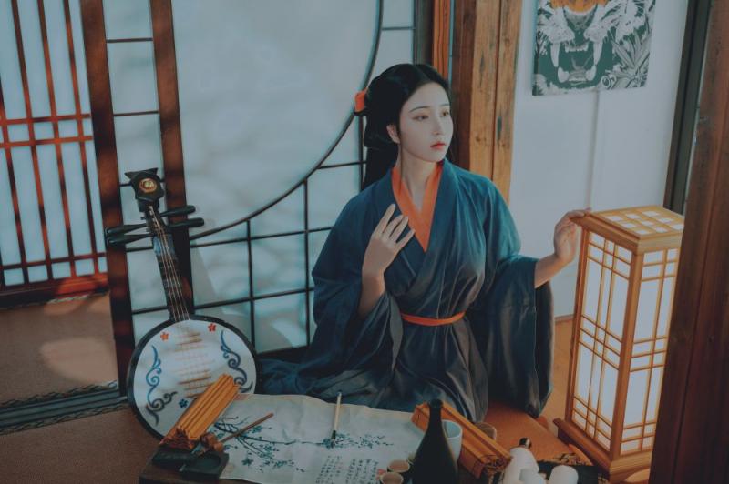 朴素的古装美女