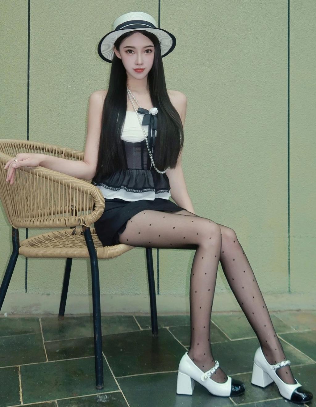 曲线婀娜，满屏大长腿