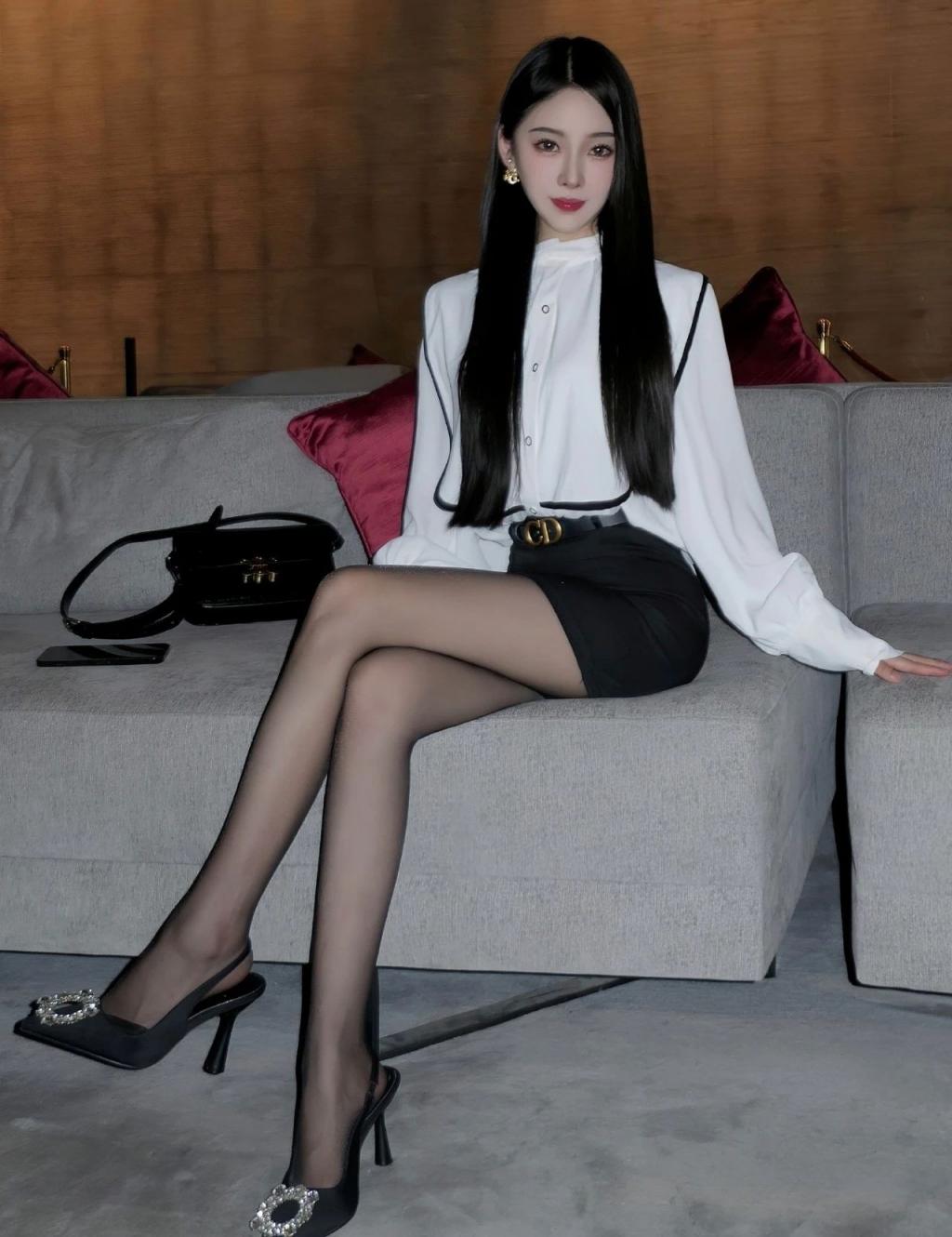 曲线婀娜，满屏大长腿