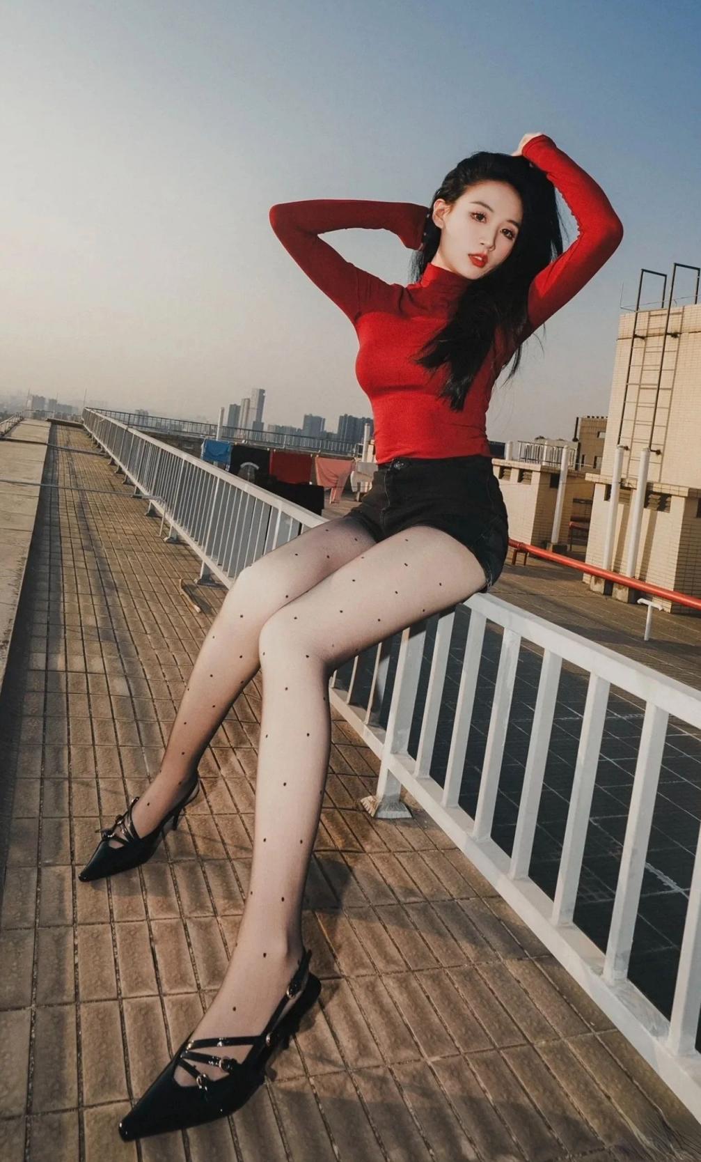 曲线婀娜，满屏大长腿