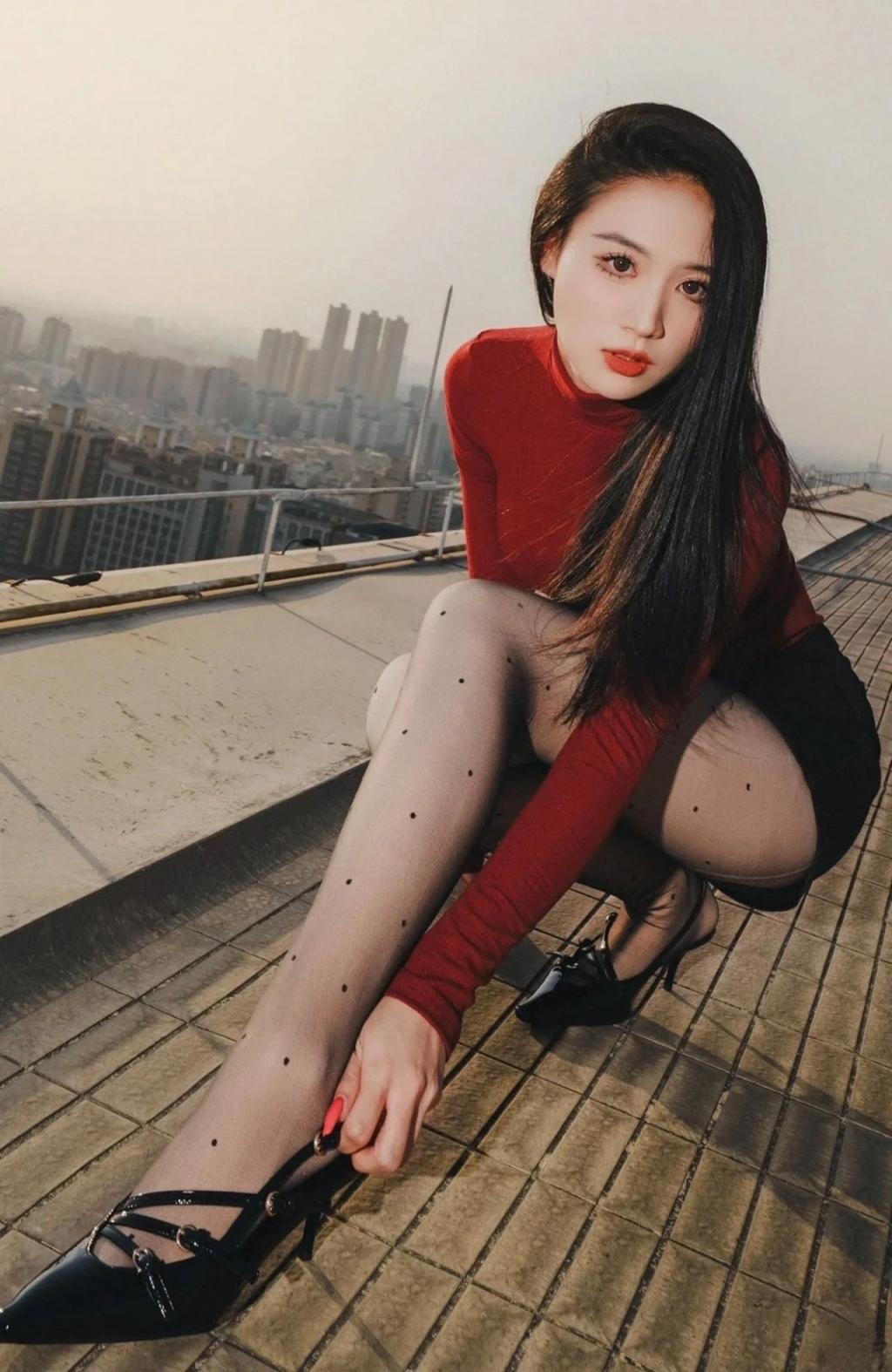 曲线婀娜，满屏大长腿