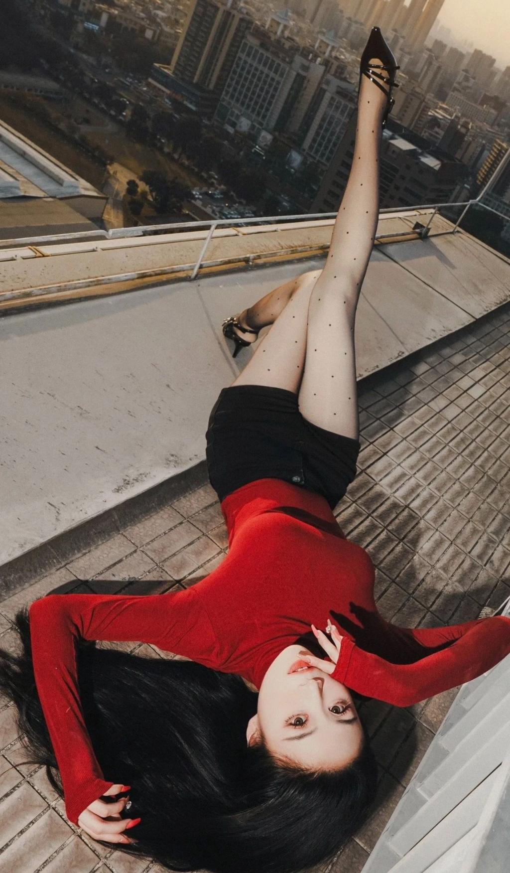 曲线婀娜，满屏大长腿