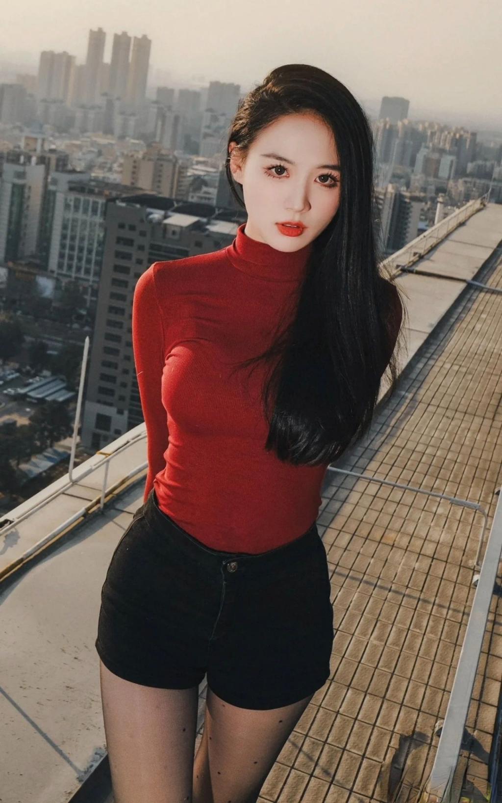 曲线婀娜，满屏大长腿