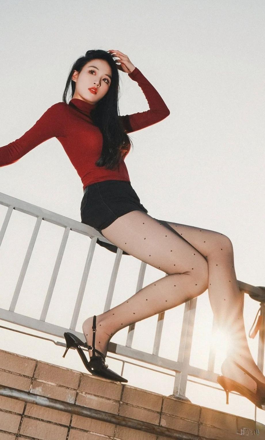 曲线婀娜，满屏大长腿