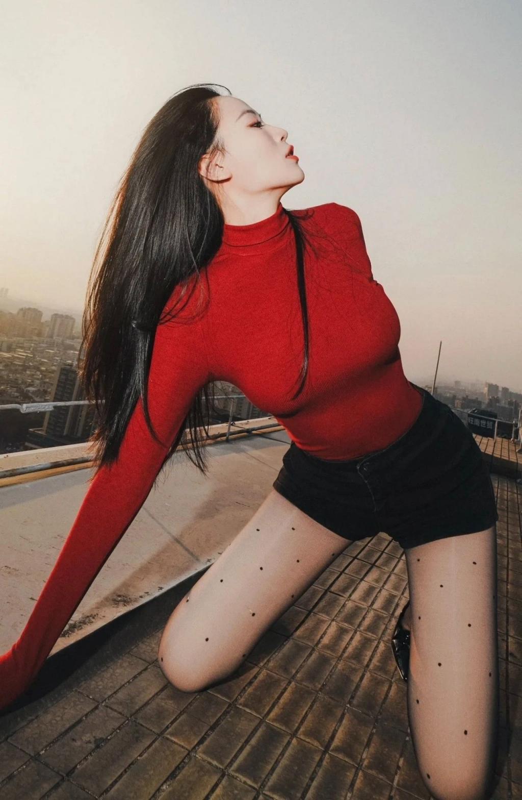 曲线婀娜，满屏大长腿