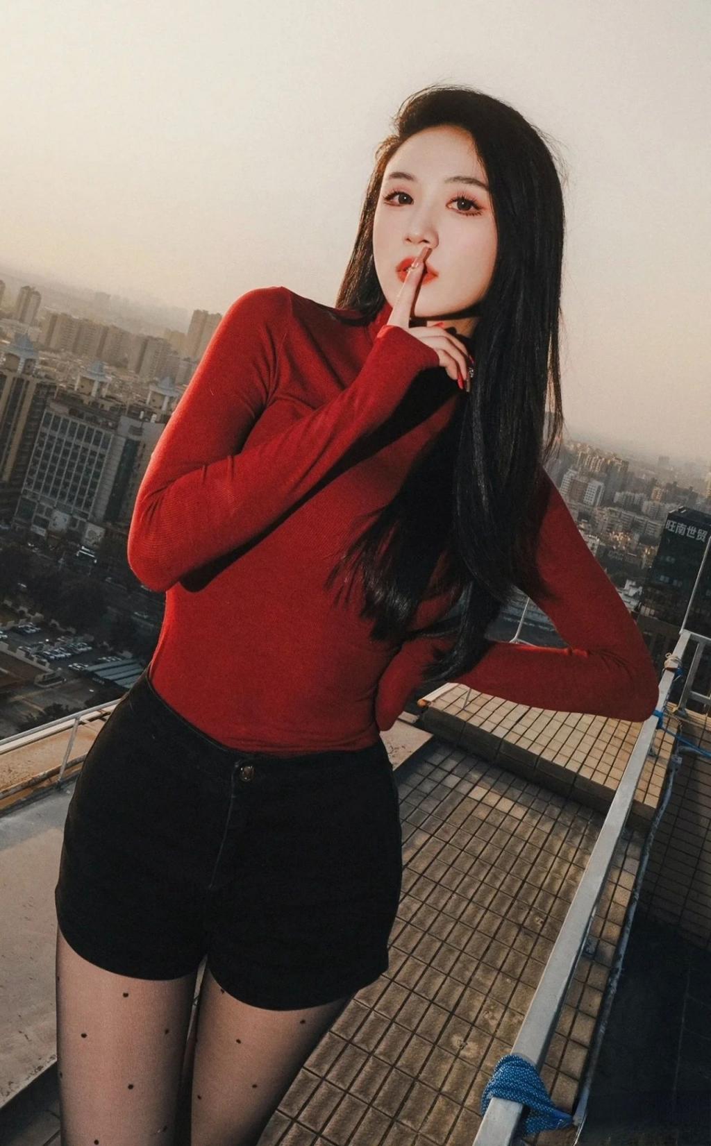 曲线婀娜，满屏大长腿