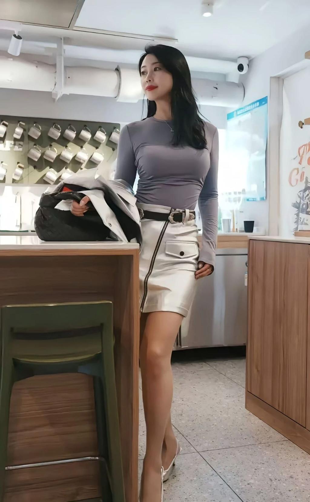 曲线婀娜，满屏大长腿