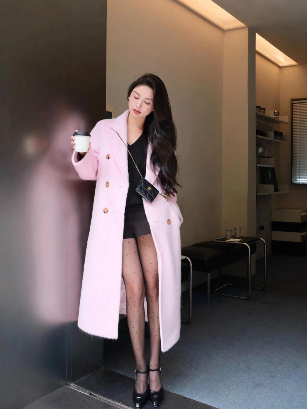 紧身衣包臀裙，满屏黑丝大长腿