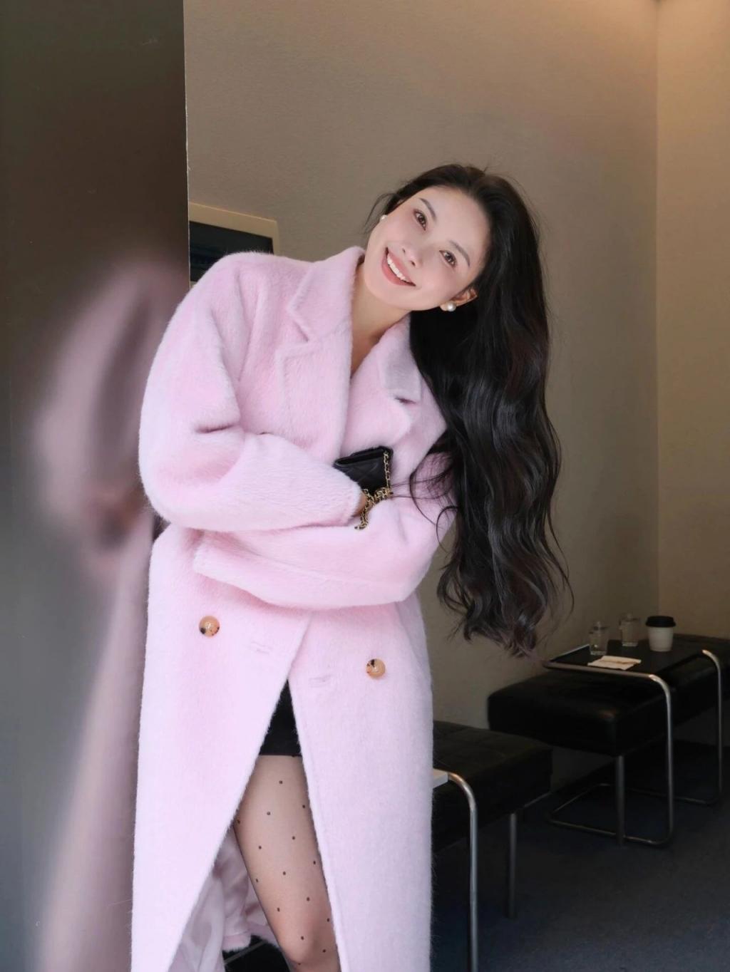 紧身衣包臀裙，满屏黑丝大长腿