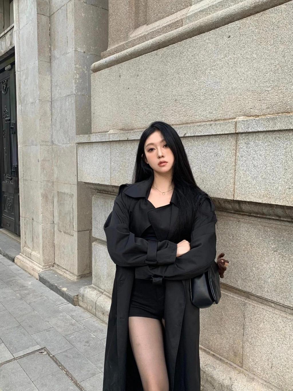 紧身衣包臀裙，满屏黑丝大长腿