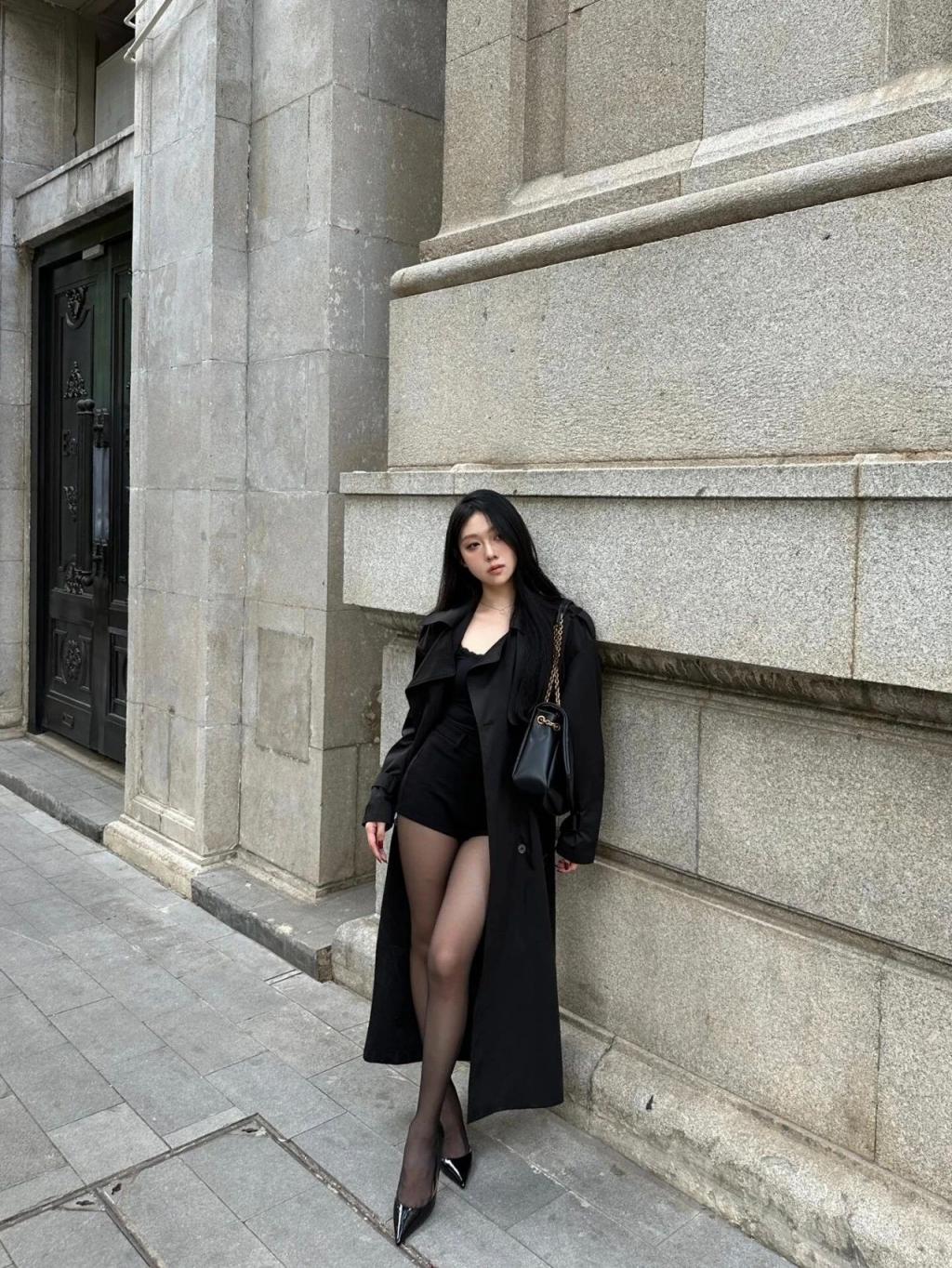 紧身衣包臀裙，满屏黑丝大长腿