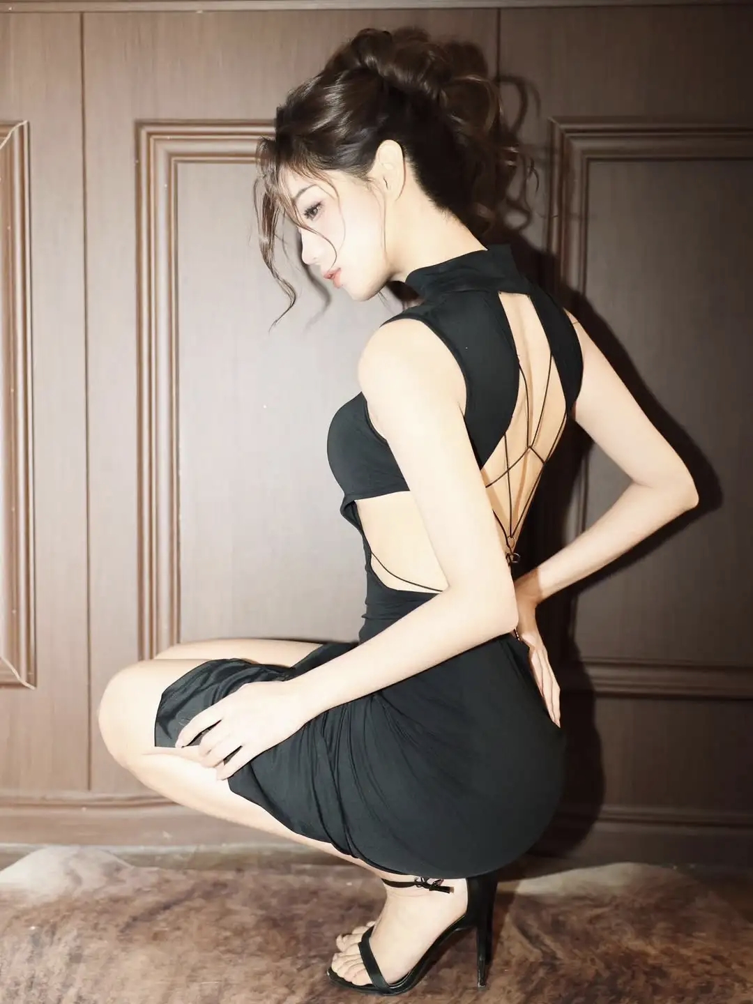 包臀裙，高跟肉丝大长腿