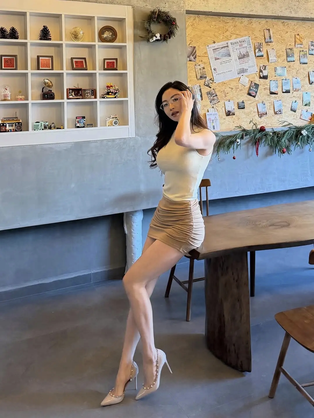 包臀裙，高跟肉丝大长腿