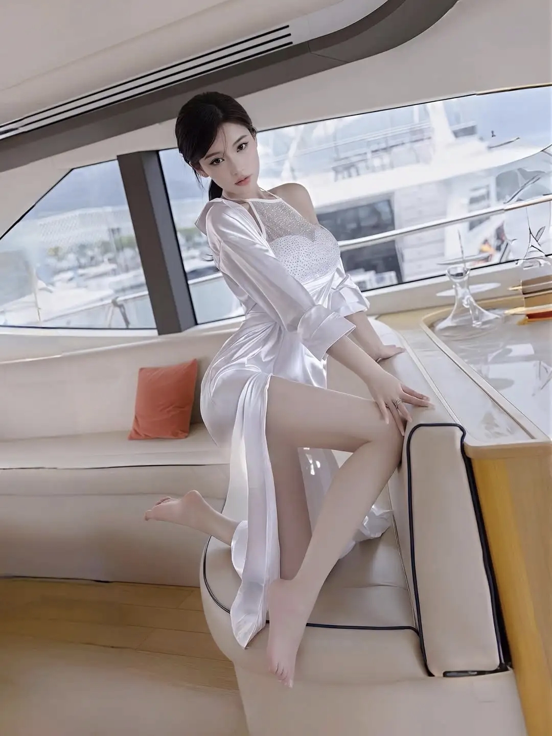 包臀裙，高跟肉丝大长腿