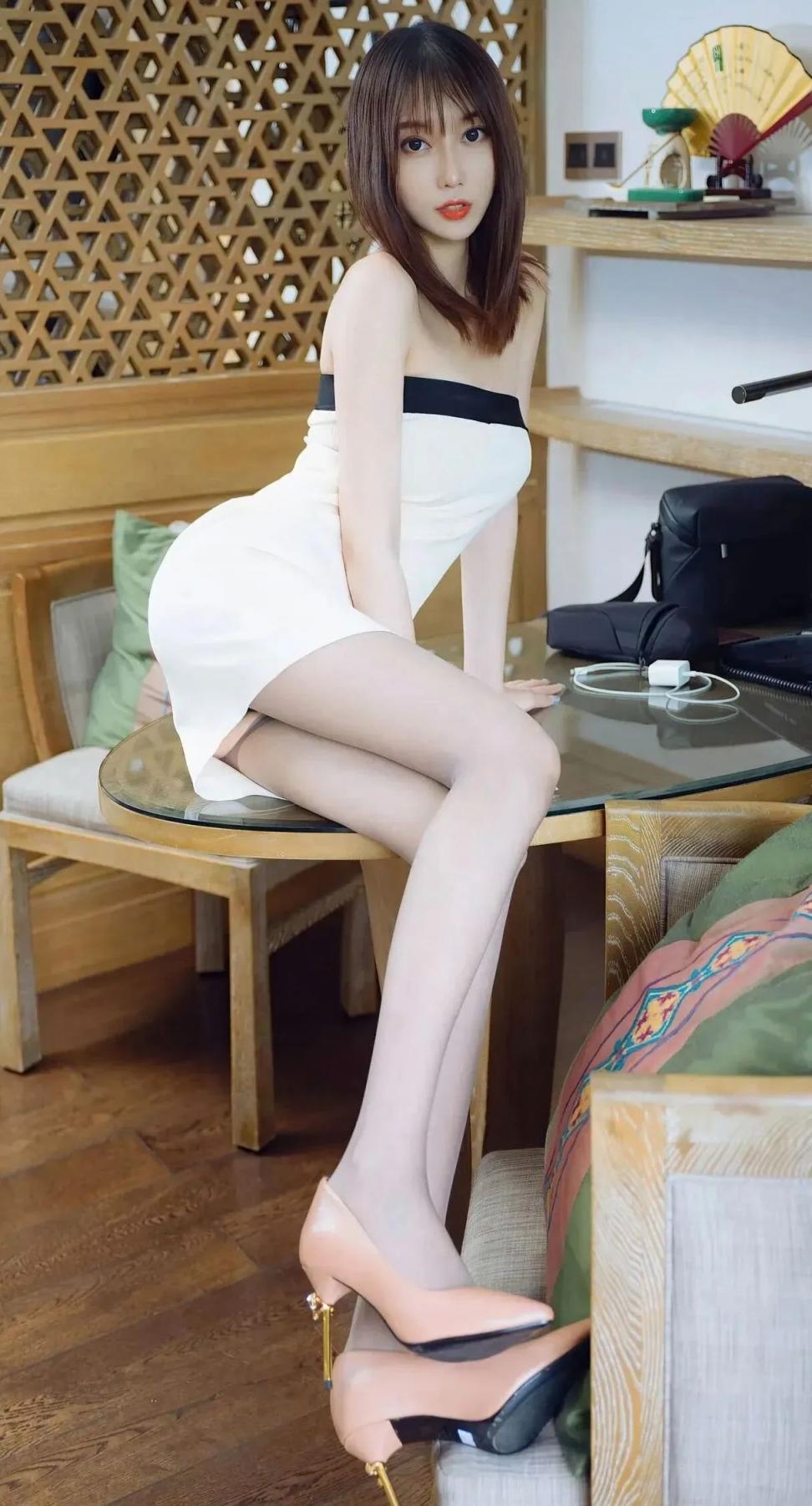 黑丝大长腿，谁看谁迷糊