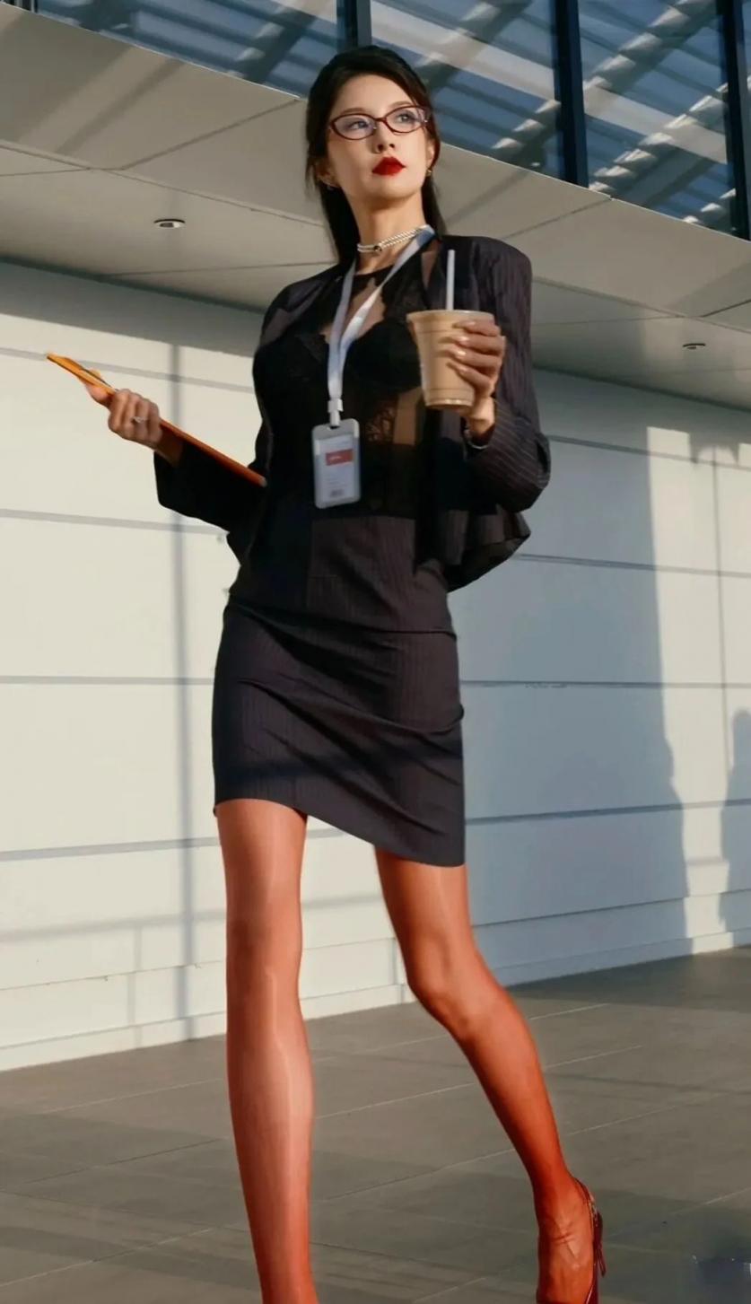 黑丝大长腿，谁看谁迷糊