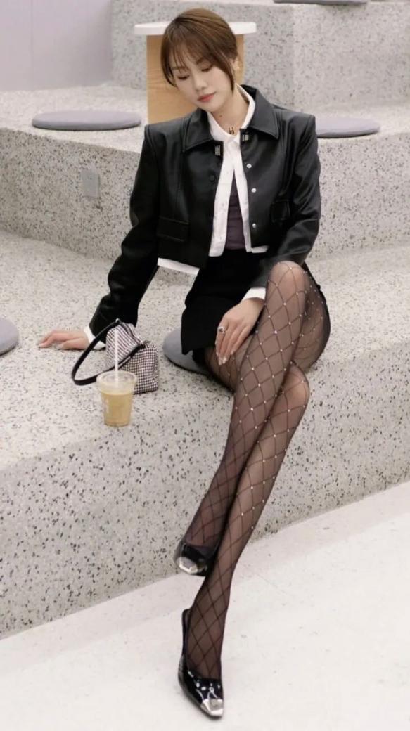 黑丝大长腿，谁看谁迷糊