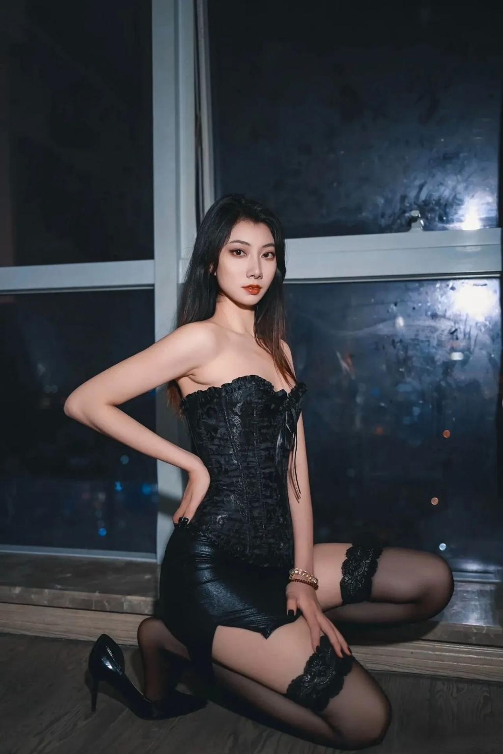 黑丝大长腿，谁看谁迷糊