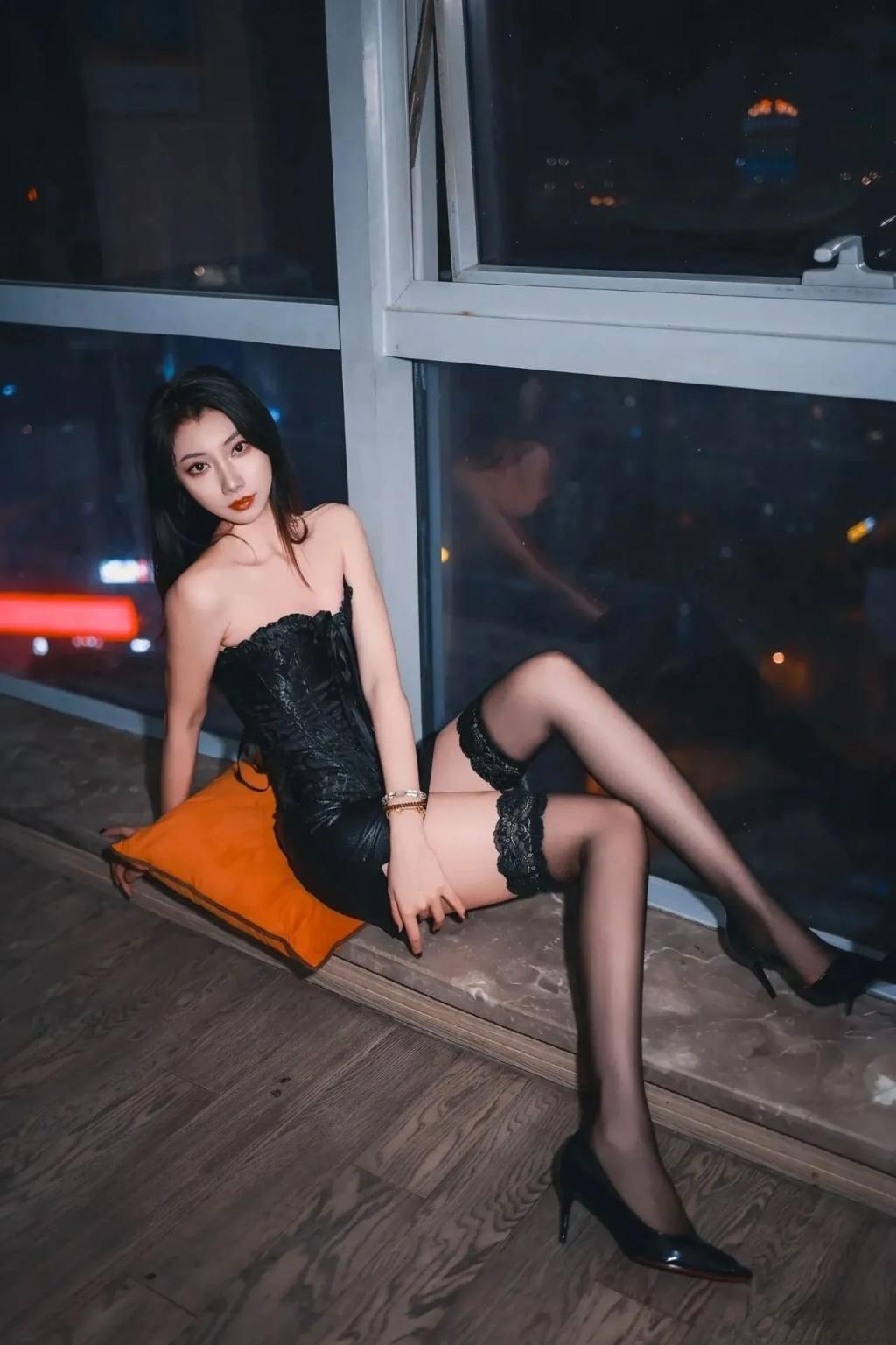 黑丝大长腿，谁看谁迷糊