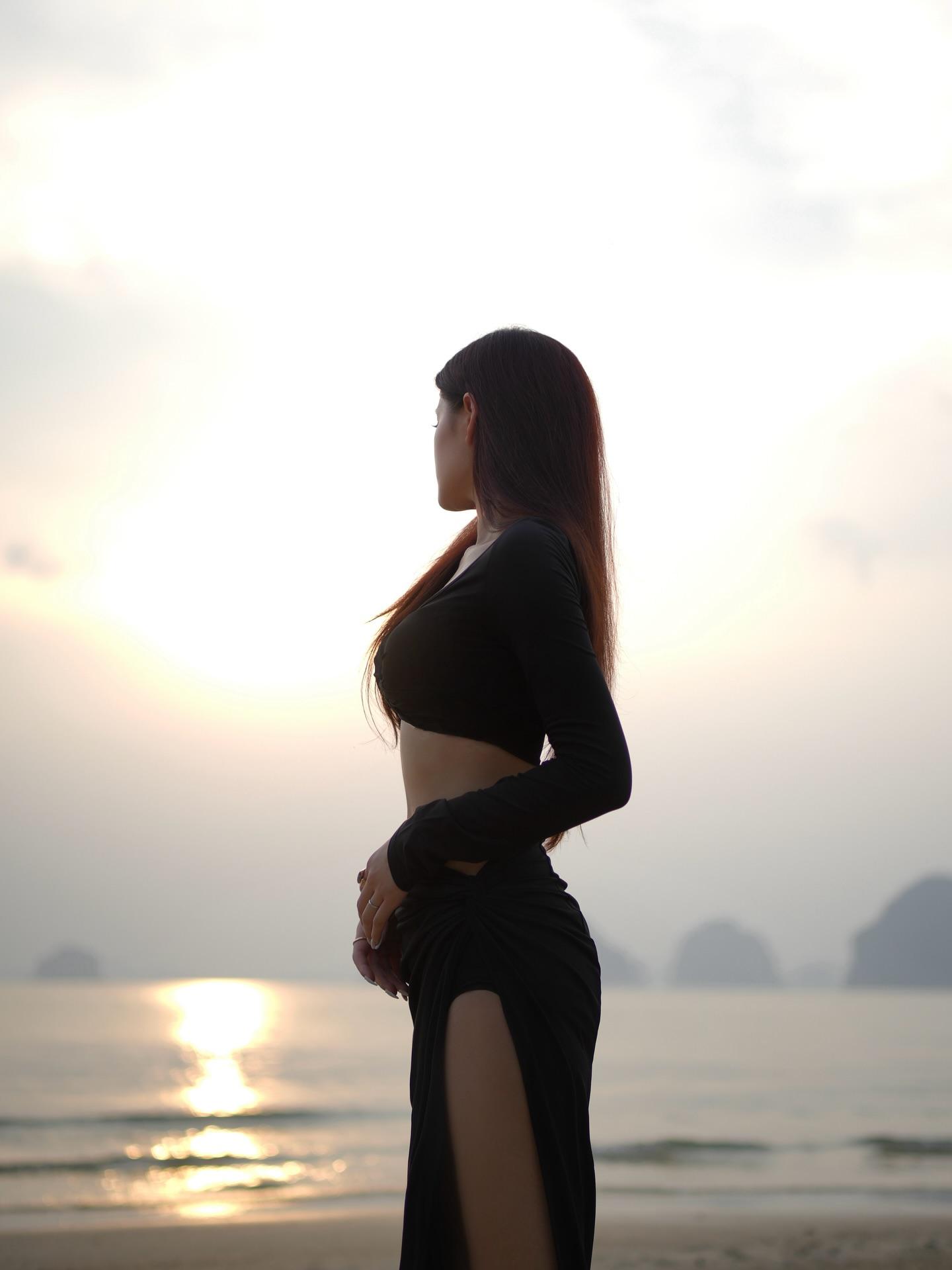 美女妖妖艳艳 丝袜美腿媚态万千勾人魂魄