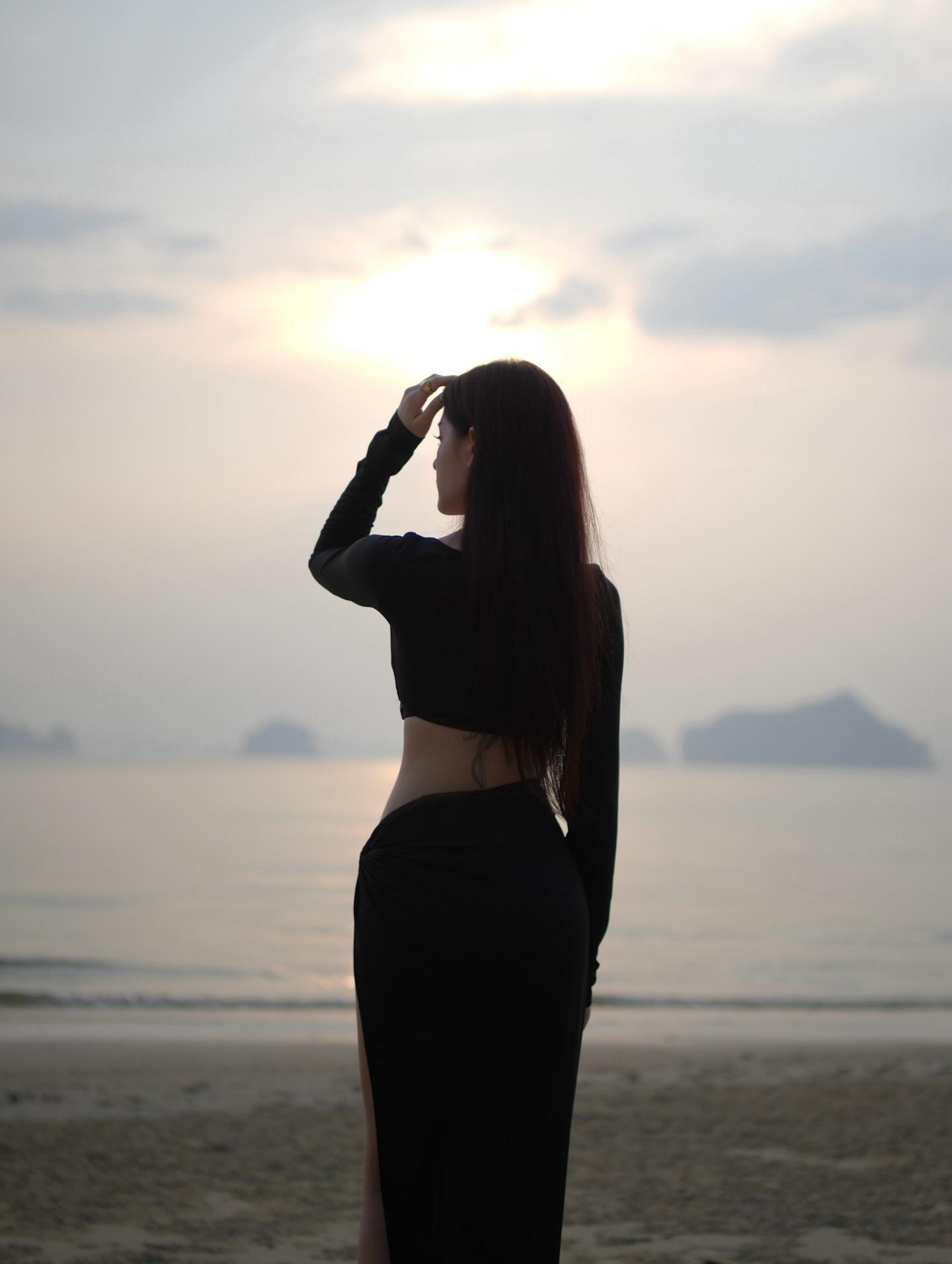 美女妖妖艳艳 丝袜美腿媚态万千勾人魂魄