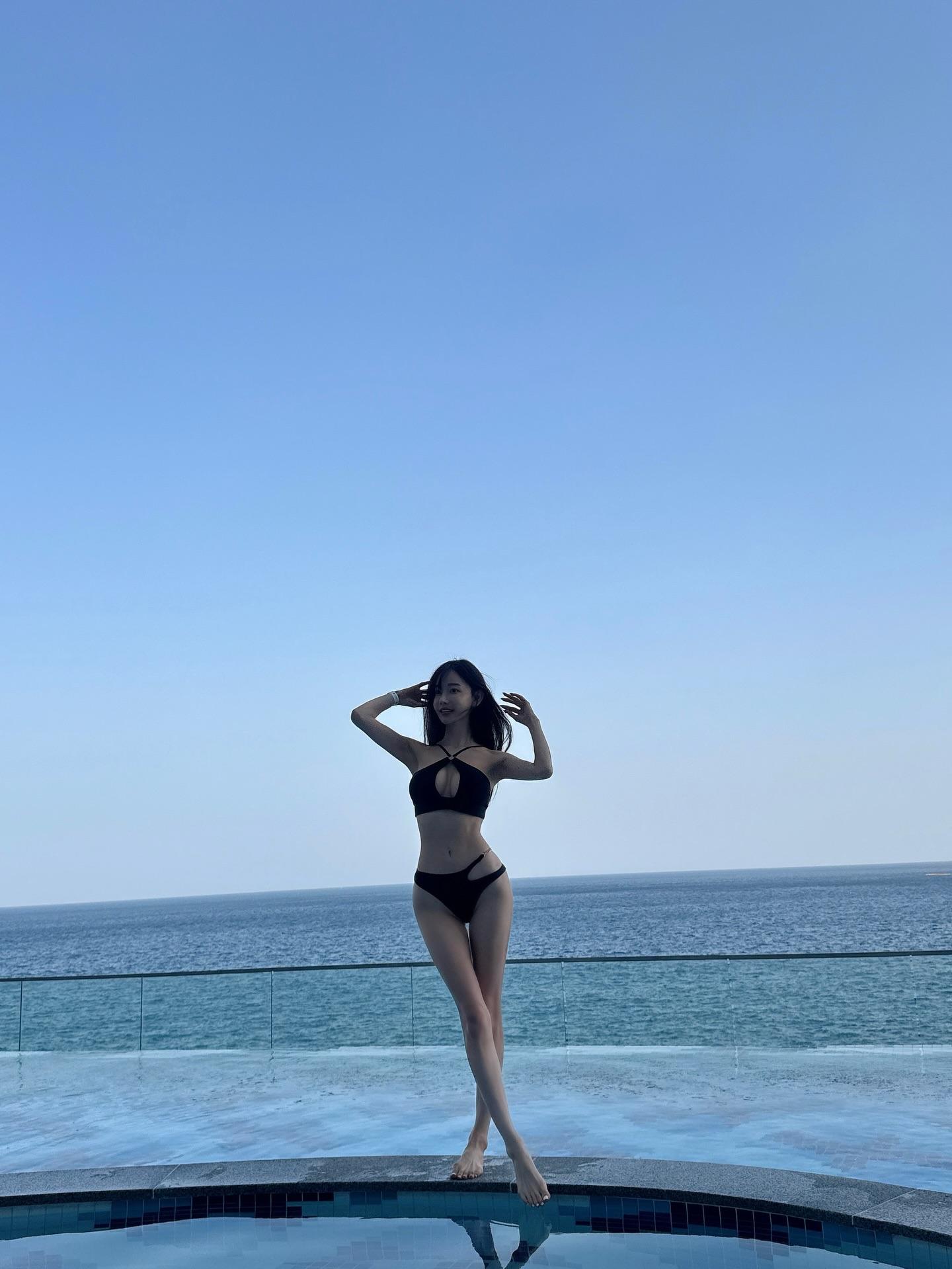 美女妖妖艳艳 丝袜美腿媚态万千勾人魂魄