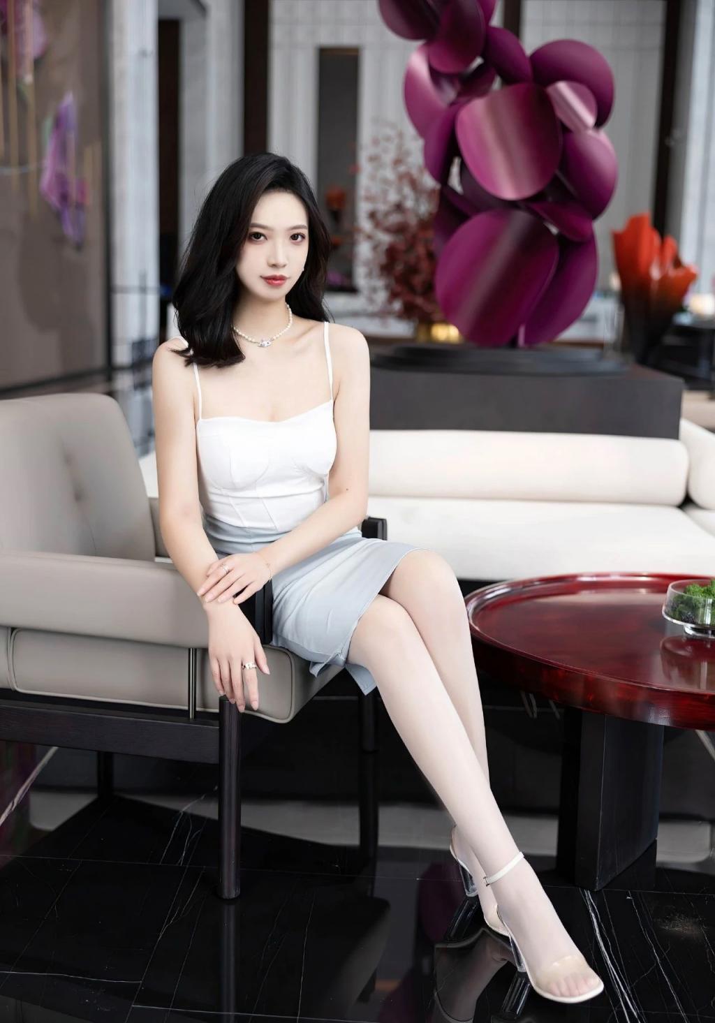 包臀裙，曲线婀娜大长腿