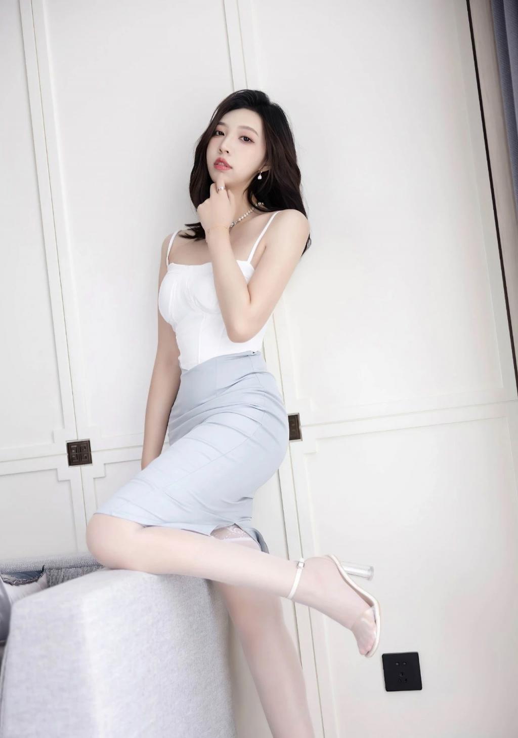 包臀裙，曲线婀娜大长腿