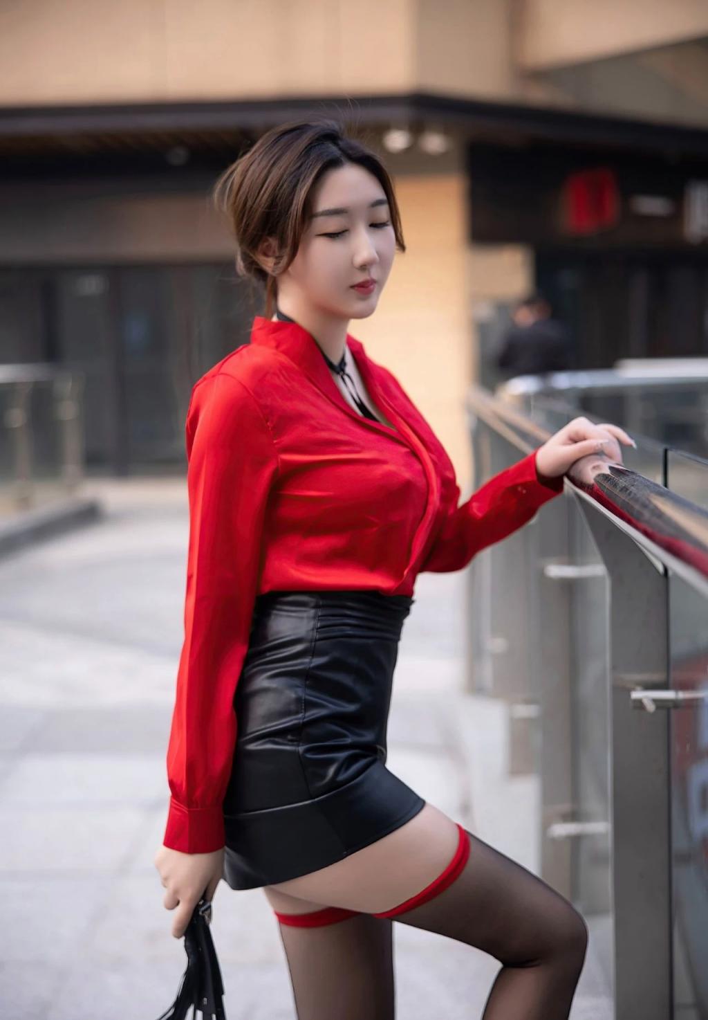 包臀裙，曲线婀娜大长腿