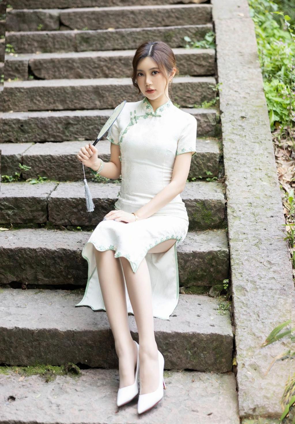 包臀裙，曲线婀娜大长腿