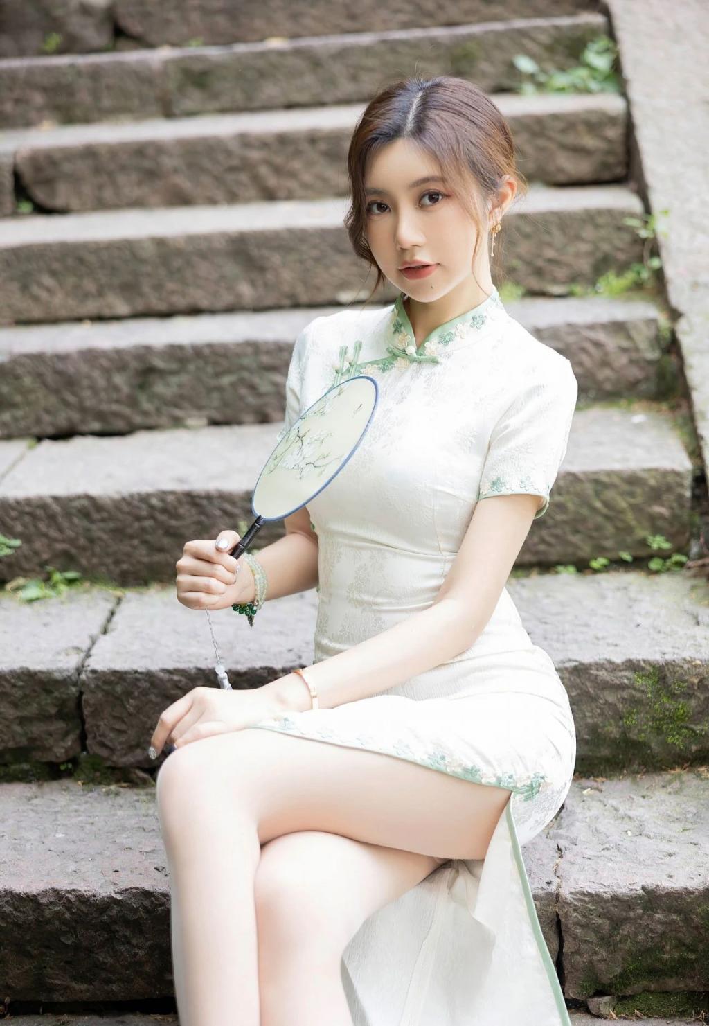 包臀裙，曲线婀娜大长腿