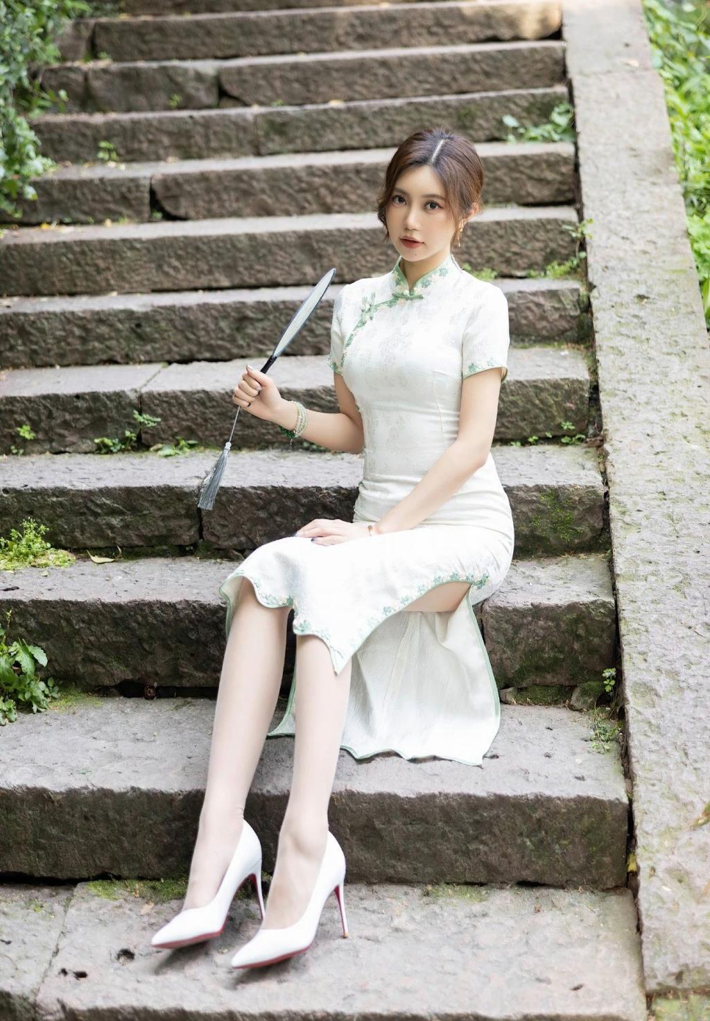 包臀裙，曲线婀娜大长腿