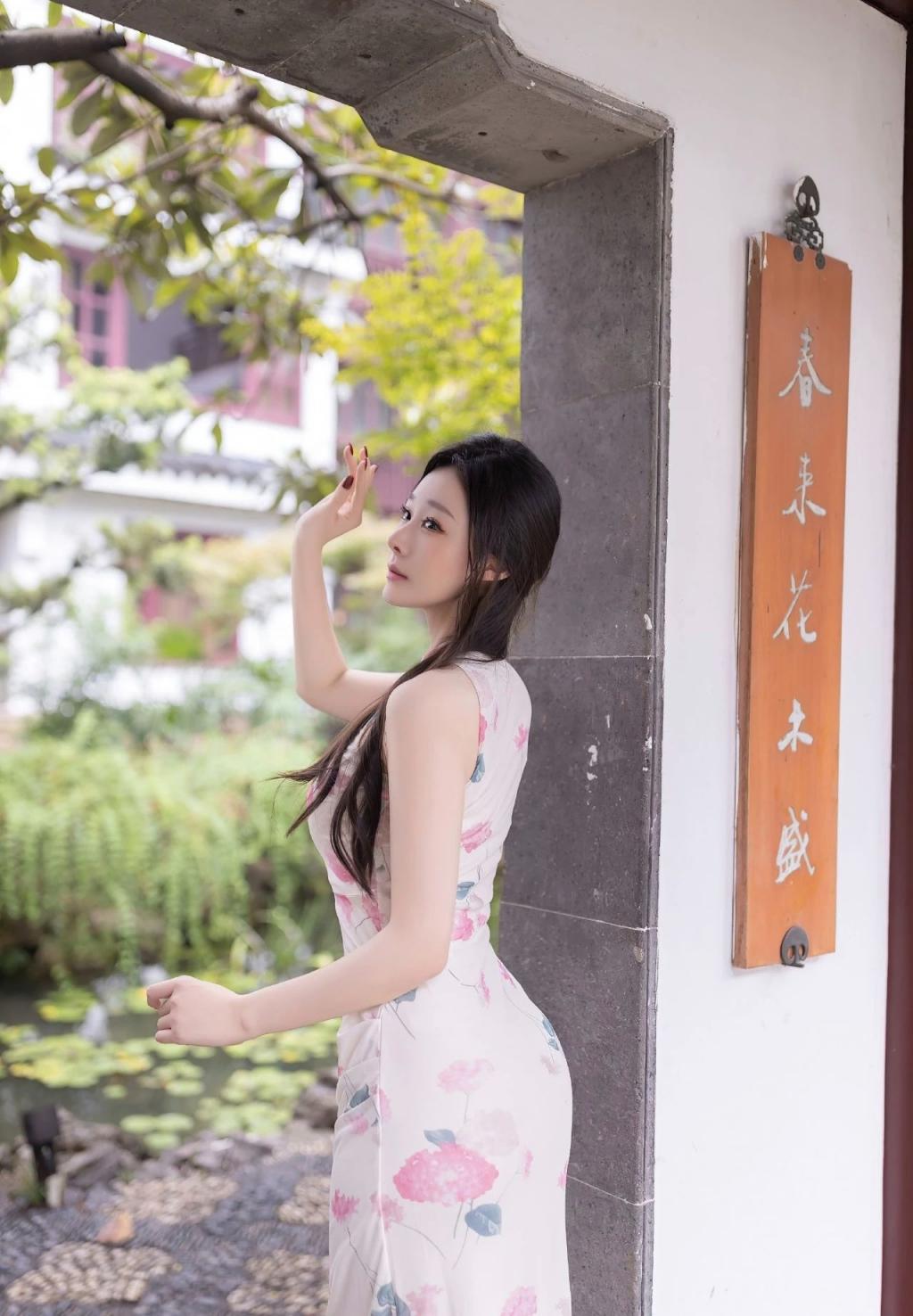 包臀裙，曲线婀娜大长腿