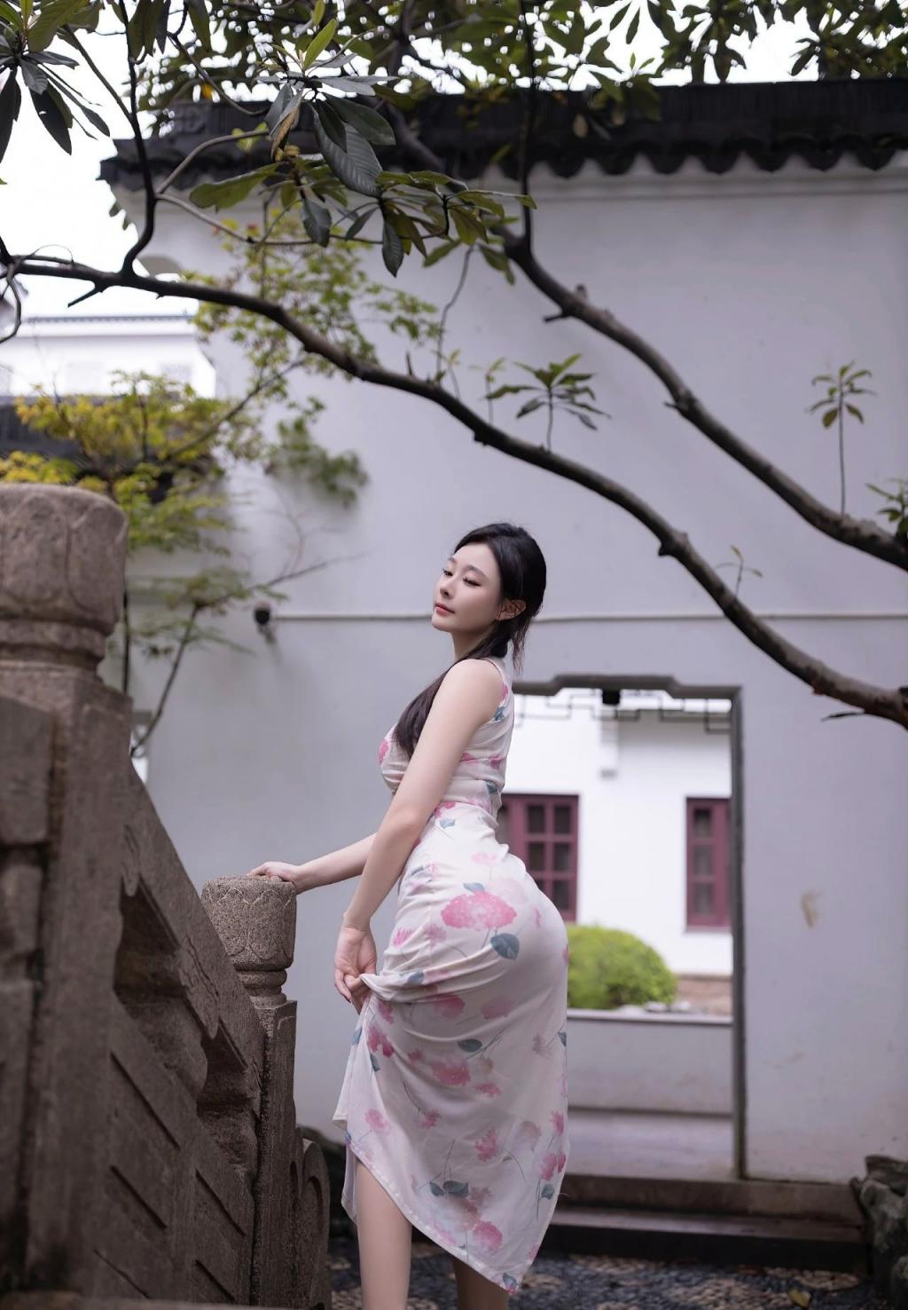 包臀裙，曲线婀娜大长腿