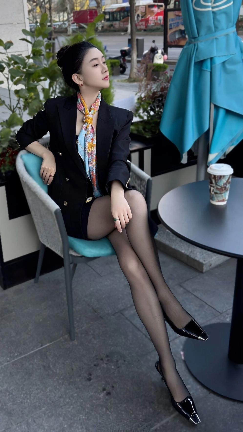 包臀裙，曲线婀娜大长腿