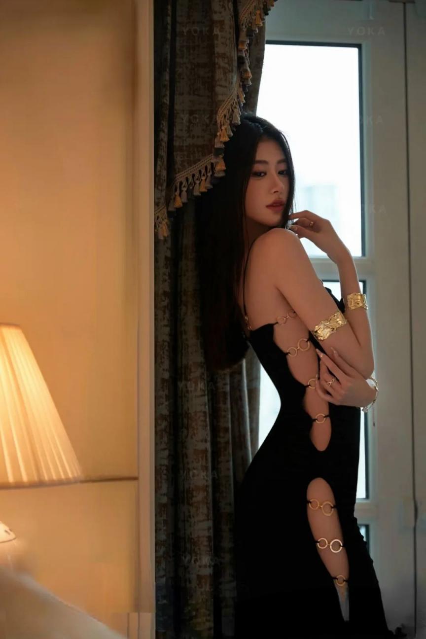 包臀裙，曲线婀娜大长腿