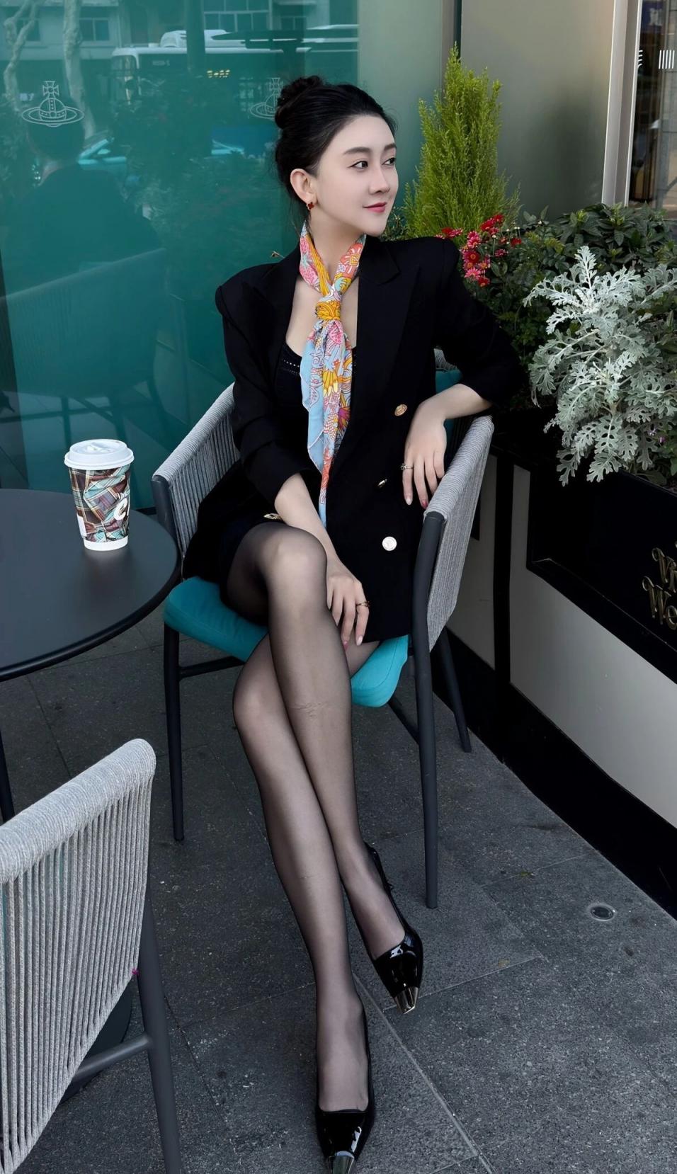 包臀裙，曲线婀娜大长腿