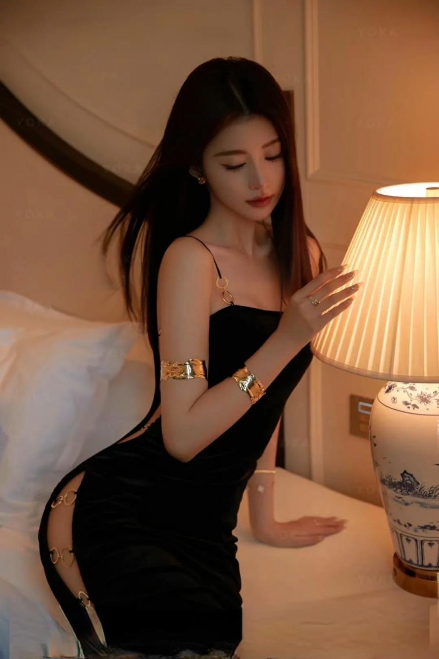 包臀裙，曲线婀娜大长腿