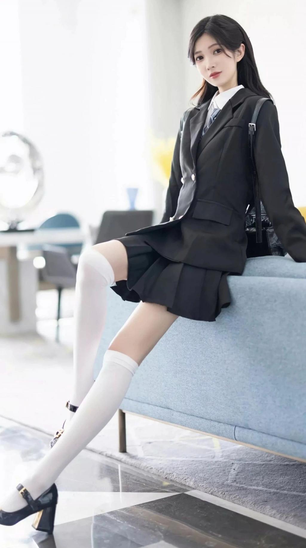 曼妙身材，蜂腰翘臀