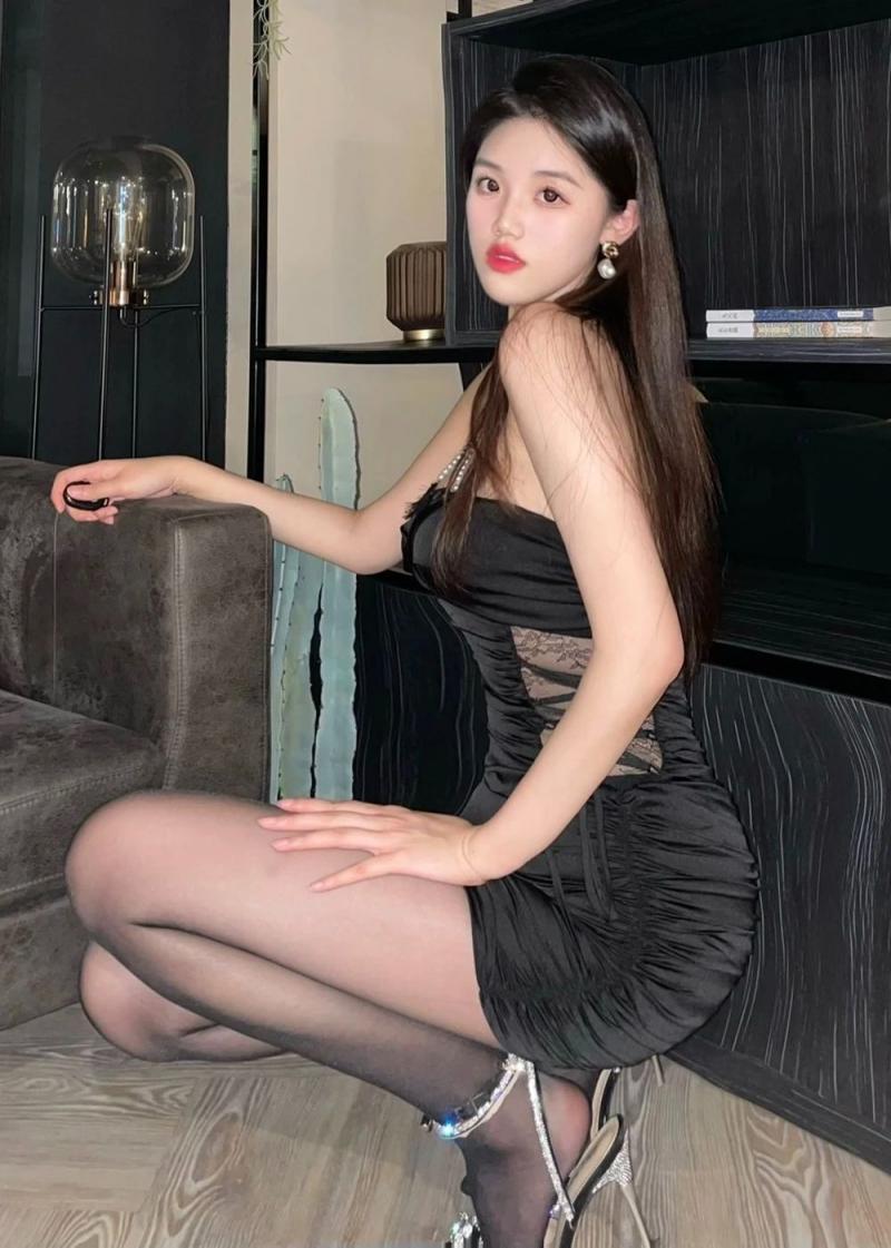 曼妙身材，蜂腰翘臀