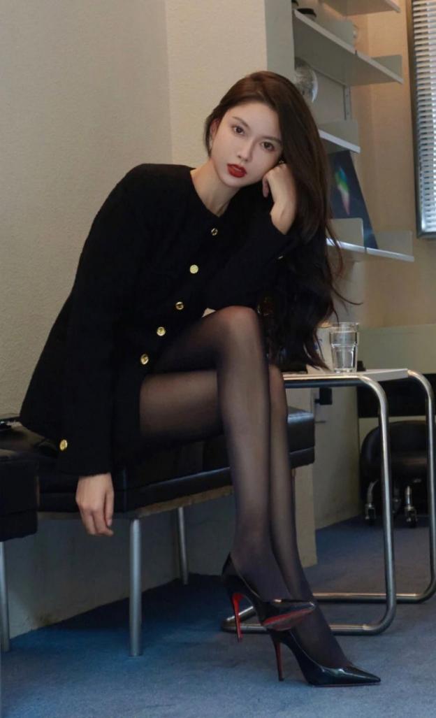 曼妙身材，蜂腰翘臀