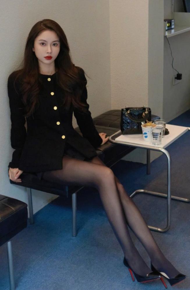 曼妙身材，蜂腰翘臀