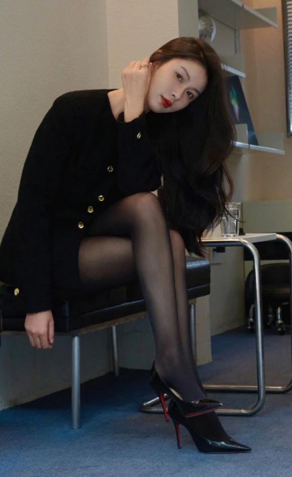 曼妙身材，蜂腰翘臀