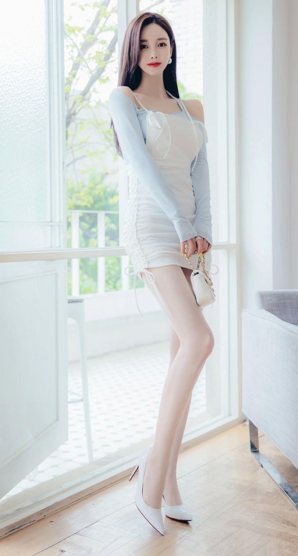 曼妙身材，蜂腰翘臀